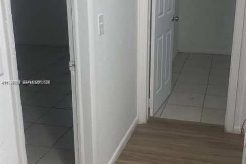 House in Fort Lauderdale, Florida 3 bedrooms, 125.42 sq.m. № 2020158 - photo 2