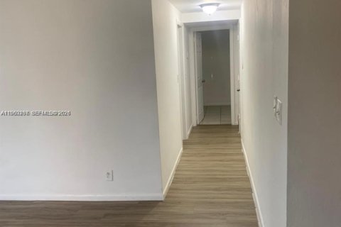 House in Fort Lauderdale, Florida 3 bedrooms, 125.42 sq.m. № 2020158 - photo 4