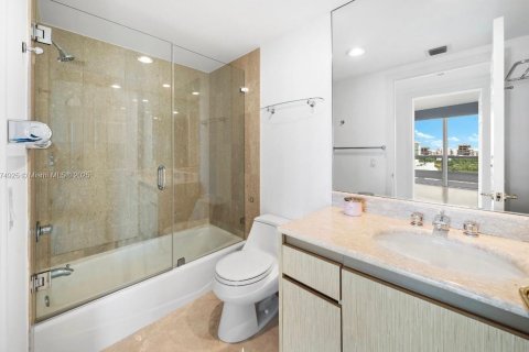 Condo in Miami, Florida, 3 bedrooms № 1980571 - photo 19