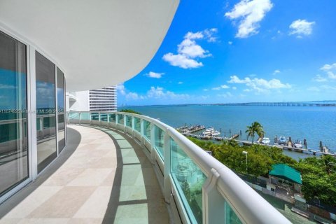 Condo in Miami, Florida, 3 bedrooms № 1980571 - photo 1