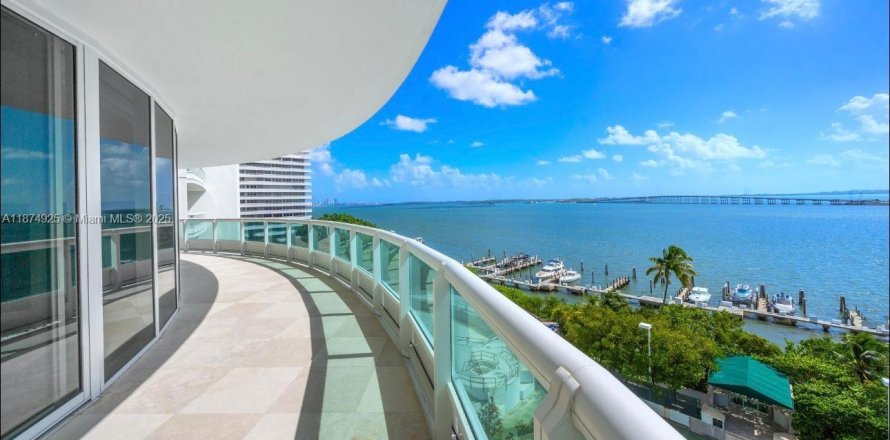 Condo in Miami, Florida, 3 bedrooms № 1980571