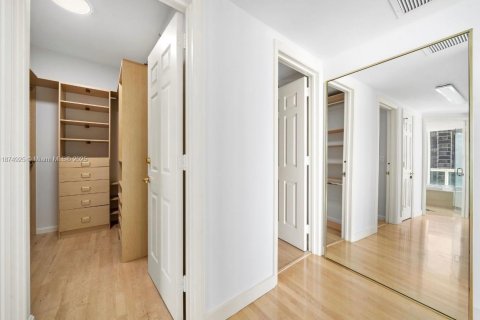 Condo in Miami, Florida, 3 bedrooms № 1980571 - photo 14