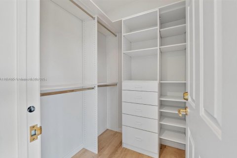 Condo in Miami, Florida, 3 bedrooms № 1980571 - photo 18