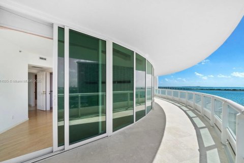 Condo in Miami, Florida, 3 bedrooms № 1980571 - photo 2