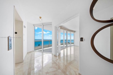 Condo in Miami, Florida, 3 bedrooms № 1980571 - photo 4