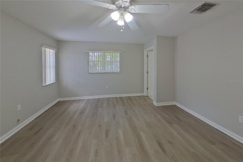 Villa ou maison à louer à Largo, Floride: 4 chambres, 249.63 m2 № 2385961 - photo 9