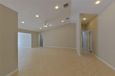 Villa ou maison à louer à Largo, Floride: 4 chambres, 249.63 m2 № 2385961 - photo 4