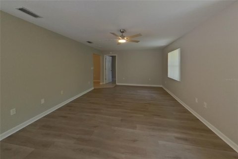 Villa ou maison à louer à Largo, Floride: 4 chambres, 249.63 m2 № 2385961 - photo 5