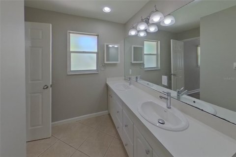 Villa ou maison à louer à Largo, Floride: 4 chambres, 249.63 m2 № 2385961 - photo 12