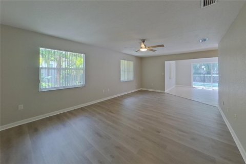 Villa ou maison à louer à Largo, Floride: 4 chambres, 249.63 m2 № 2385961 - photo 6