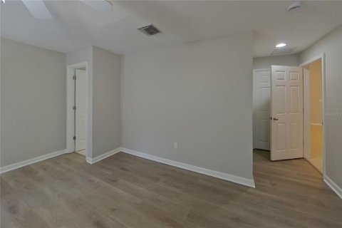 Villa ou maison à louer à Largo, Floride: 4 chambres, 249.63 m2 № 2385961 - photo 10