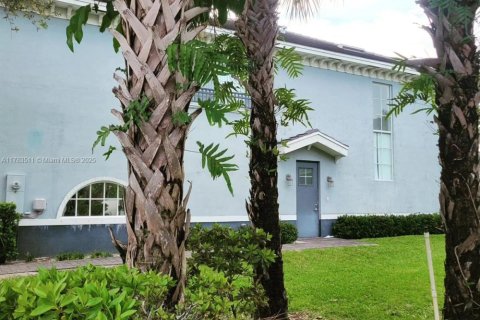 Touwnhouse à vendre à Lauderhill, Floride: 3 chambres, 126.35 m2 № 1712429 - photo 3
