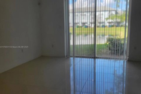 Touwnhouse à vendre à Lauderhill, Floride: 3 chambres, 126.35 m2 № 1712429 - photo 9