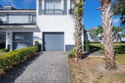 Touwnhouse à vendre à Lauderhill, Floride: 3 chambres, 126.35 m2 № 1712429 - photo 4