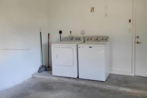 Touwnhouse à vendre à Lauderhill, Floride: 3 chambres, 126.35 m2 № 1712429 - photo 12