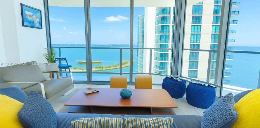 Кондоминиум с 3 спальнями в Майами, Флорида № 1925064