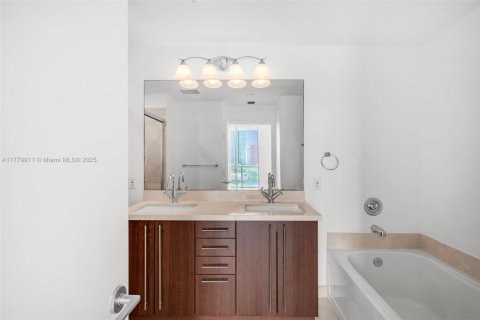 Condominio en venta en Miami, Florida, 2 dormitorios, 94.11 m2 № 1633970 - foto 17