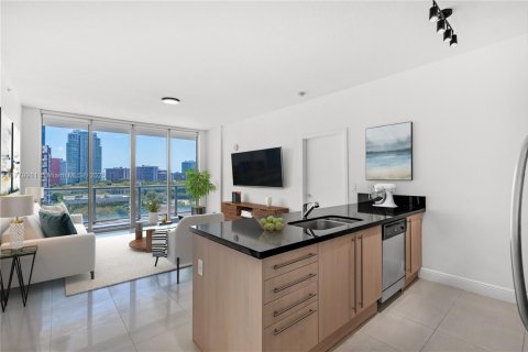 Condominio en venta en Miami, Florida, 2 dormitorios, 94.11 m2 № 1633970 - foto 1