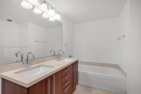 Condominio en venta en Miami, Florida, 2 dormitorios, 94.11 m2 № 1633970 - foto 15