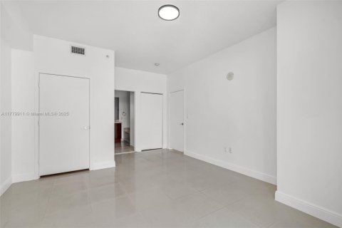 Condominio en venta en Miami, Florida, 2 dormitorios, 94.11 m2 № 1633970 - foto 14