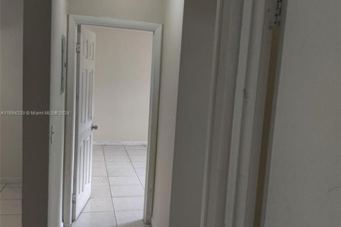 Купить коммерческую недвижимость в Халландейл-Бич, Флорида 195.09м2, № 1960798 - фото 9