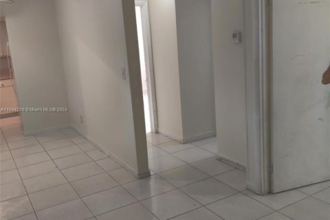 Купить коммерческую недвижимость в Халландейл-Бич, Флорида 195.09м2, № 1960798 - фото 7