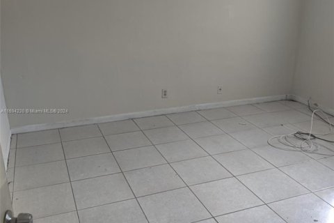 Купить коммерческую недвижимость в Халландейл-Бич, Флорида 195.09м2, № 1960798 - фото 11