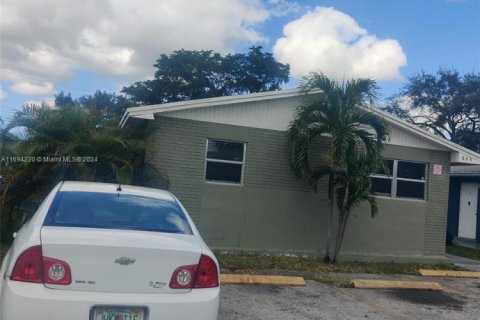 Купить коммерческую недвижимость в Халландейл-Бич, Флорида 195.09м2, № 1960798 - фото 2