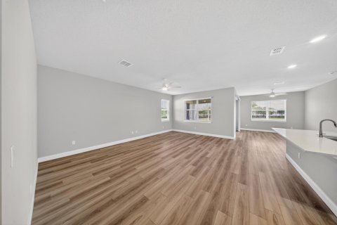 House in Port St. Lucie, Florida 4 bedrooms, 204.38 sq.m. № 2254860 - photo 9