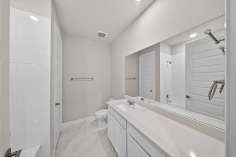 House in Port St. Lucie, Florida 4 bedrooms, 204.38 sq.m. № 2254860 - photo 25