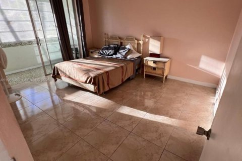 Condo in Miami, Florida, 1 bedroom  № 2027536 - photo 11