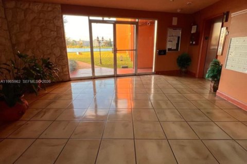 Condo in Miami, Florida, 1 bedroom  № 2027536 - photo 20