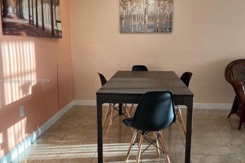 Condo in Miami, Florida, 1 bedroom  № 2027536 - photo 5