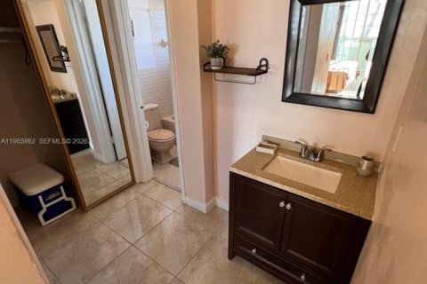Condo in Miami, Florida, 1 bedroom  № 2027536 - photo 15