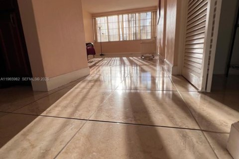 Condo in Miami, Florida, 1 bedroom  № 2027536 - photo 29