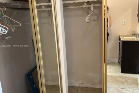 Condo in Miami, Florida, 1 bedroom  № 2027536 - photo 16