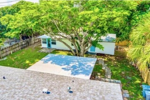 Villa ou maison à louer à Lake Park, Floride: 2 chambres, 120.4 m2 № 1187646 - photo 1