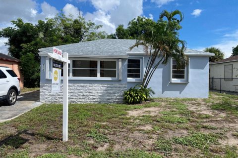 Villa ou maison à Riviera Beach, Floride 4 chambres, 83.61 m2 № 2362012