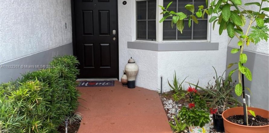 Condominio en Sunrise, Florida, 2 dormitorios  № 1976284