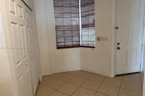 Condominio en alquiler en Sunrise, Florida, 2 dormitorios, 99.22 m2 № 1976284 - foto 3