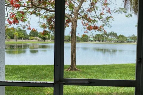 Condominio en alquiler en Sunrise, Florida, 2 dormitorios, 99.22 m2 № 1976284 - foto 15