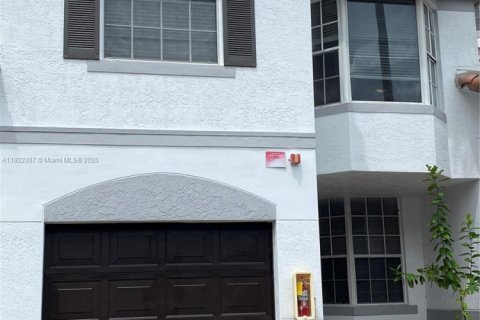 Condominio en alquiler en Sunrise, Florida, 2 dormitorios, 99.22 m2 № 1976284 - foto 2