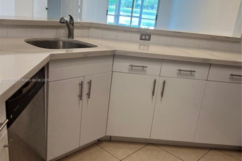 Condominio en alquiler en Sunrise, Florida, 2 dormitorios, 99.22 m2 № 1976284 - foto 9