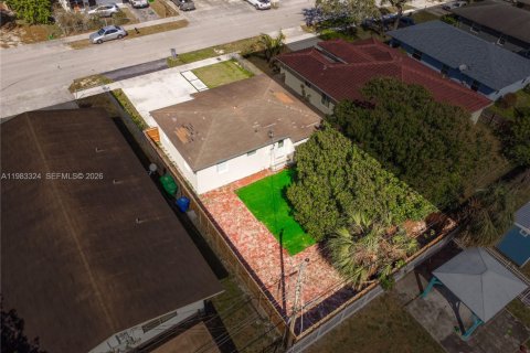 House in Fort Lauderdale, Florida 3 bedrooms, 86.77 sq.m. № 2048780 - photo 4