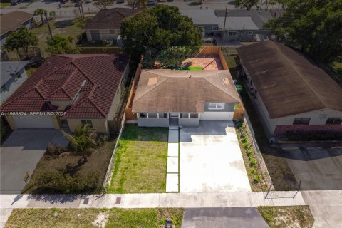 House in Fort Lauderdale, Florida 3 bedrooms, 86.77 sq.m. № 2048780 - photo 2