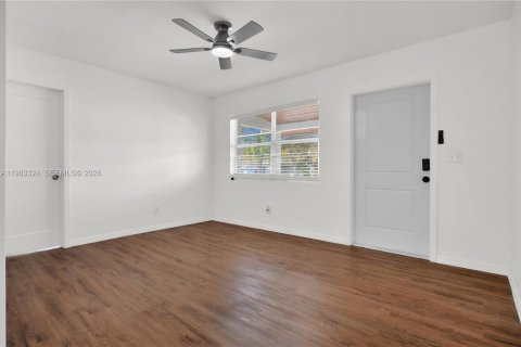 House in Fort Lauderdale, Florida 3 bedrooms, 86.77 sq.m. № 2048780 - photo 11