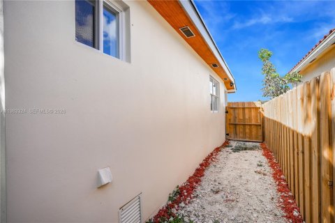 House in Fort Lauderdale, Florida 3 bedrooms, 86.77 sq.m. № 2048780 - photo 23