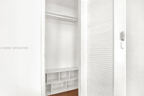 House in Fort Lauderdale, Florida 3 bedrooms, 86.77 sq.m. № 2048780 - photo 18