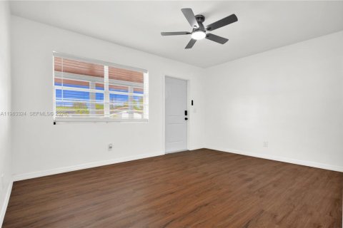 House in Fort Lauderdale, Florida 3 bedrooms, 86.77 sq.m. № 2048780 - photo 19