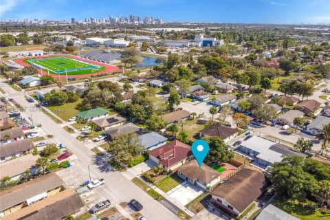 House in Fort Lauderdale, Florida 3 bedrooms, 86.77 sq.m. № 2048780 - photo 5